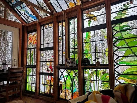 حلول الزجاج المسمارية النابضة بالحياة للديكور الفني